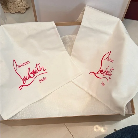 Christian Louboutin Tan Box with White Logo - Picture 2 of 2